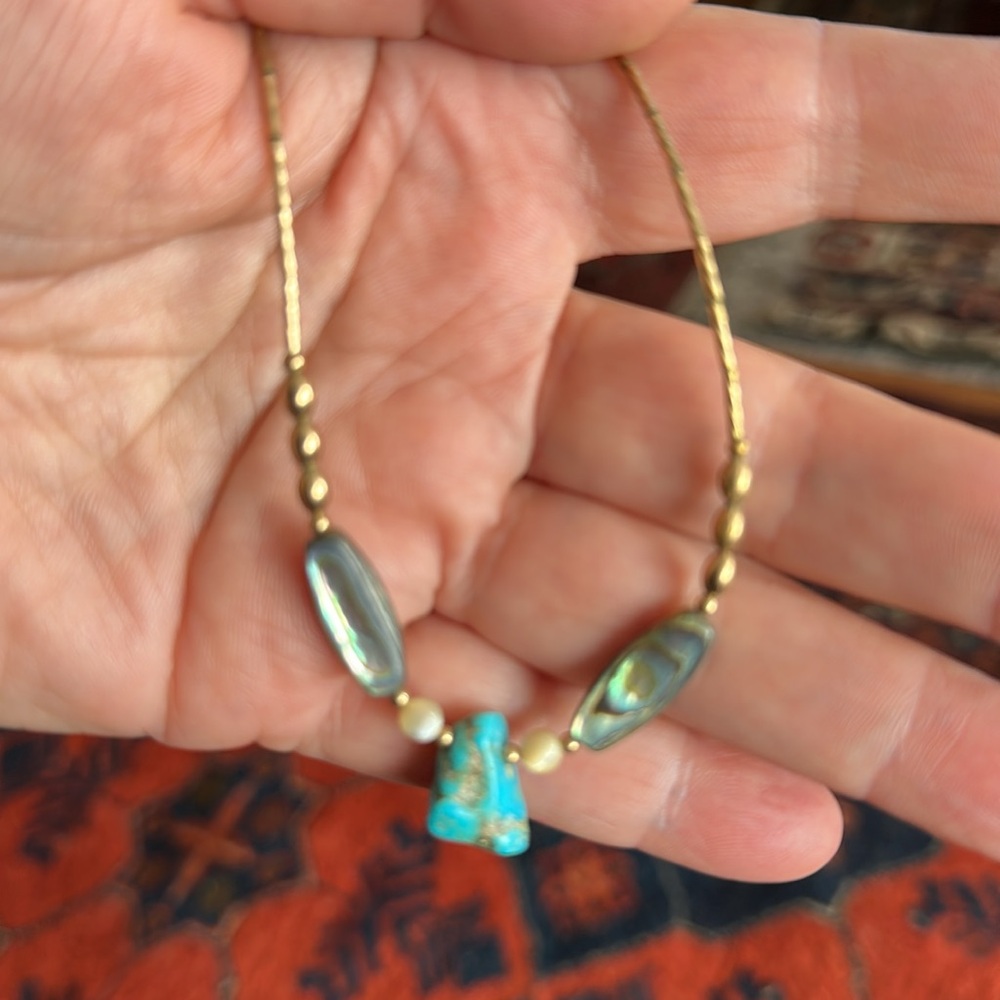 Vintage dainty turquoise abalone and mother of pearl beads w gold wire beads - Picture 3 of 9